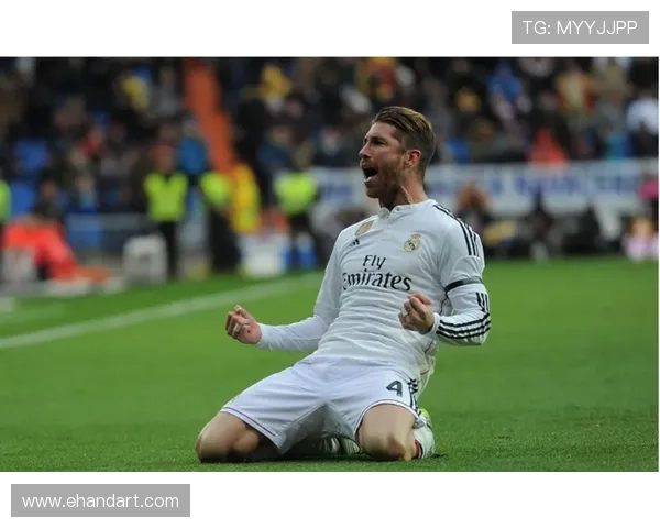 足球明星吸烟瞬间曝光引发热议球迷反应不一